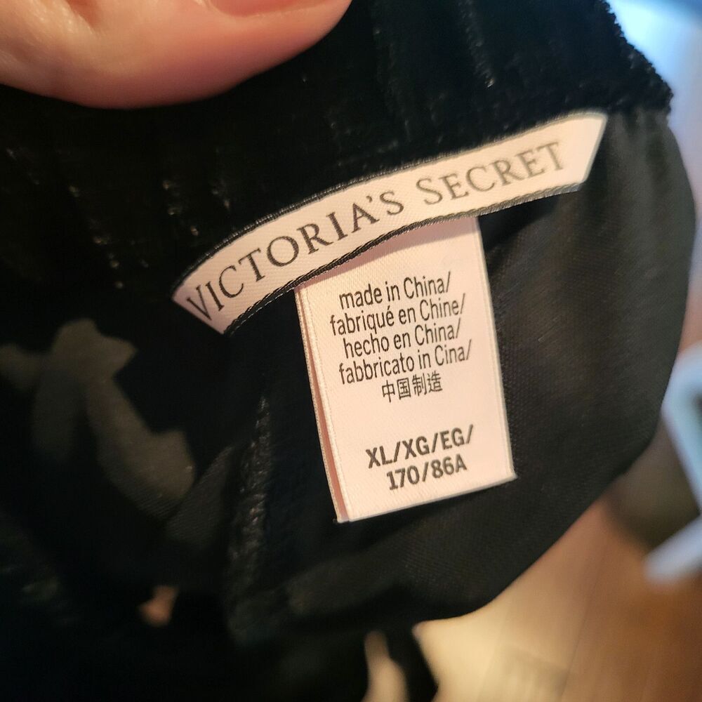 Victoria’s Secret Black Velvet Ruffle Lounge Shorts; Size XL - Picture 3 of 3
